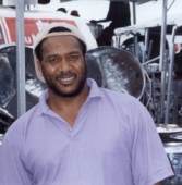 robert greenidge steel drums small.jpg.jpg (54590 bytes)